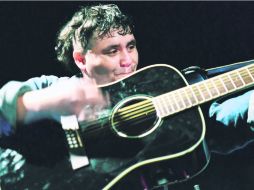 Acción. Juan Cirerol, en el concierto que ofreció en Estudio 323 en la ciudad.  /