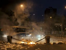 Barricada en Caracas. Las protestas en Venezuela han dejado 18 muertos, más de 260 heridos y cientos de detenidos. EFE /