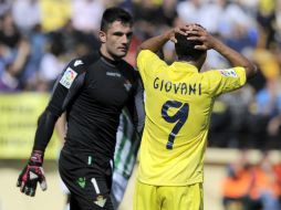 Giovani se lamenta una falla con la que no pudo ayudar a su equipo a sacar el triunfo. AFP /