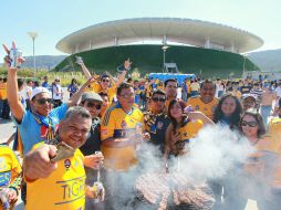 La afición de Tigres llegó desde las siete de la mañana a Guadalajara.  /