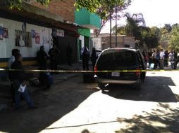 De acuerdo con agentes preventivos, Juan Carlos había llegado en una camioneta Ford Windstar verde y se estacionó afuera del local.  /