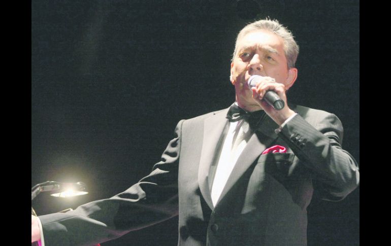 El nuevo disco de Marco Antonio Muñiz, fue grabado durante el último concierto que ofreció en el Auditorio Nacional, en el DF. NTX /