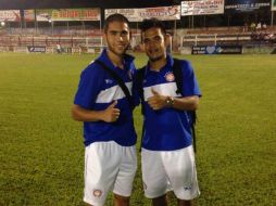 López (izq) se habría dormido al volante, provocando el accidente. Foto: @LopezLopez816 ESPECIAL /