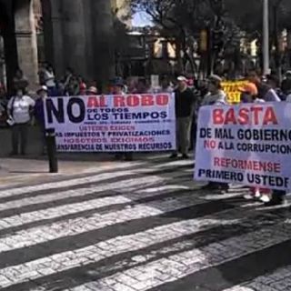 Comerciantes cierran avenidas del Centro Tapatío