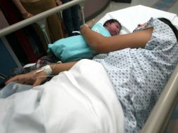 Decenas de personas exigieron a los doctores que le brindaran atención a Carlota y a su hijo. ARCHIVO /