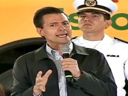 El mandatario recuerda que la Federación financió con 50 millones de pesos las unidades entregadas. ESPECIAL /