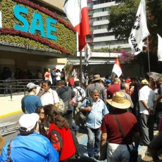 Ex trabajadores del SME marchan hacia la Segob
