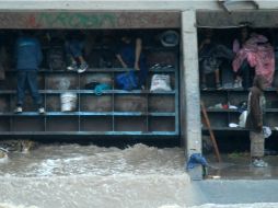 Policía y Tránsito Municipal atendió viviendas inundadas y hundimientos de tierra, además de auxilio a damnificados. ARCHIVO /