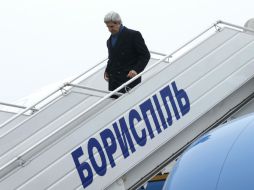 El secretario de Estado, John Kerry a su llegada a Kiev. Washington ha preparado una ayuda bilateral para Ucrania. AP /