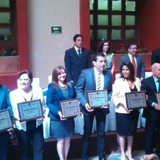 Reconocen a profesionistas de Jalisco