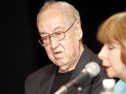 Ernesto Flores entregó su vida a las letras, pero también a la música, la docencia y la investigación.  /