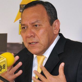 Zambrano niega deuda del PRD con Ahumada