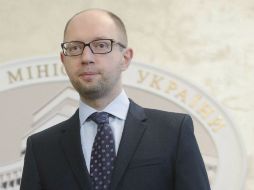 Arseniy Yatseniuk afirma que podría crear una fuerza de tareas especial 'para estudiar la clase de autonomía adicional para Crimea'. EFE /