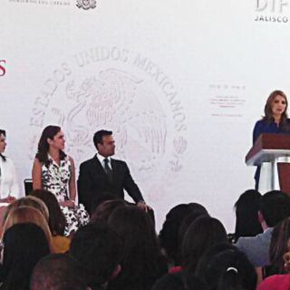 Angélica Rivera inaugura refugio para embarazadas adolescentes