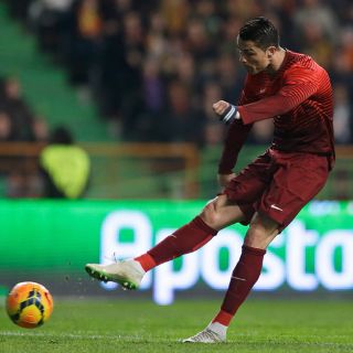 Camerún es goleado por Portugal