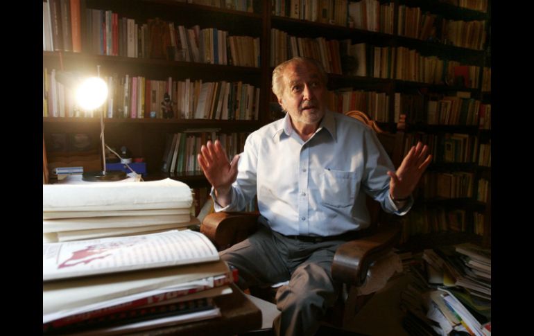 Cursó los estudios profesionales en la Facultad de Filosofía y Letras de la UNAM, y realizó estudios de posgrado en París. SUN /