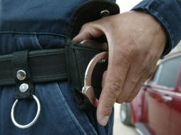 El presunto infractor fue escoltado hasta las instalaciones de la Policía en avenida Cruz del Sur. ARCHIVO /