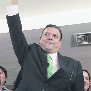 Johnny Araya se baja de la contienda presidencial