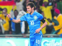 Figura. El delantero del Barcelona, Neymar, lideró el ataque brasileño en Sudáfrica, anotando tres goles y dando un pase para gol. EFE /