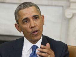 Barak Obama firma una orden que autoriza aplicar sanciones a responsables que socavan la democracia en Ucrania. AFP /
