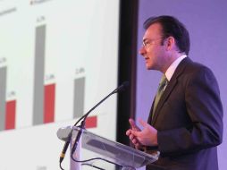 El reconocimiento se debe al desempeño de la SHCP, encabezada por Luis Videgaray, en la aprobación de reformas; dice la publicación. ARCHIVO /