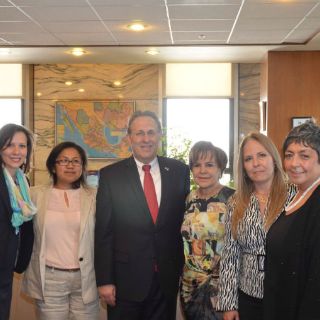 Embajador de EU entrega reconocimientos a cuatro mexicanas