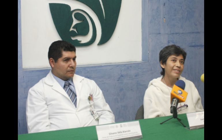 La paciente Laura Oliva (d) duró ocho meses en tratamiento. ESPECIAL /