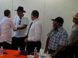 Alfredo Castillo publica una foto en Twitter donde se le ve con Mireles, Beltrán y Mora. TOMADA DE @Comisionadomich  /