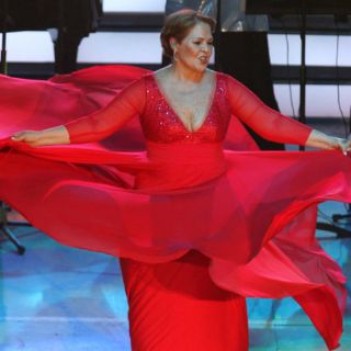 Lupita D'Alessio celebra en grande su cumpleaños 60