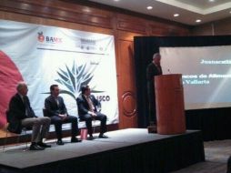 Se hizo entrega de un reconocimiento para aquellos que con su trabajo gestionaron la realización de este programa.  /