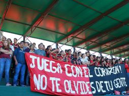 Los grupos de animación fueron al entrenamiento por primera vez en el Clausura 2014.  /
