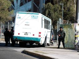 La unidad se estrelló contra un parabús ubicado sobre la lateral de Periférico Norte.  /