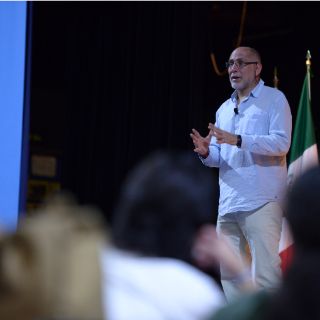 Guillermo Arriaga comparte experiencias en el ITESO