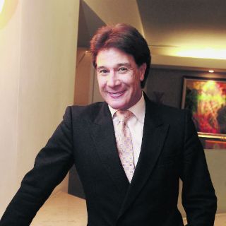 Fernando Allende se rinde ante la mujer