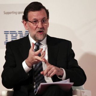 Rajoy pide a ETA disolverse y descarta cualquier conversación