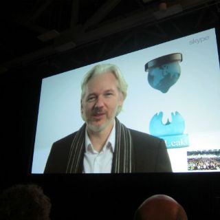 Assange destaca cambios por la politización de Internet