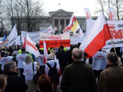 Miles de ucranianos pro rusos se manifestaron este sábado en las ciudades de Járkov y Donetsk. EFE /