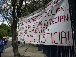 En el lugar del choque se colocó una manta.  /