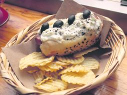 El restaurante Furter es uno de los espacios que cree que el hot-dog es más que comida rápida y apuestan por un toque gourmet.  /