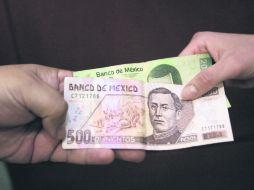 El que la hace la paga.Incluso los muertos deben ponerse “vivos” para hacer sus pagos; Víctor Manuel tendrá que hacer esta transacción.  /