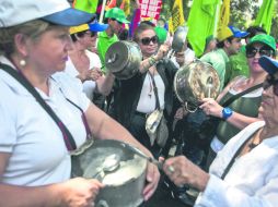Las manifestantes protestan desde hace más de un mes por el desabasto de productos básicos. EFE /
