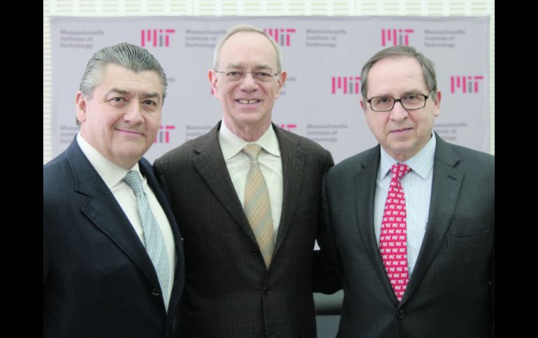 De derecha a izquierda José Antonio Fernández Carbajal, L. Rafael Reif y Salvador Alva.  /