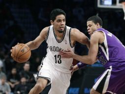 Gutiérrez, el cuarto mexicano en la NBA, durante el partido ante los Kings de Sacramento. EFE /