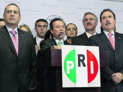 La cúpula. César Camacho (izquierda), líder del tricolor, y el senador Emilio Gamboa, en el mensaje a la militancia priista. NTX /