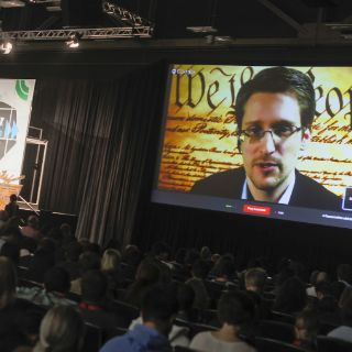Filtraciones provocaron necesario debate sobre espionaje: Snowden