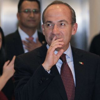 Calderón felicita a Peña por abatimiento de 'El Chayo'