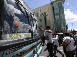 Debido a los daños que sufrieron algunos camiones por parte de los manifestantes, disminuyeron temporalmente el servicio.  /