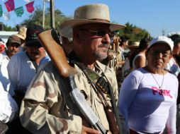 Alfredo Castillo confirma que la salida de Hipólito Mora de La Ruana fue para atender una reunión en el DF. ARCHIVO /