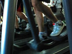 Este padecimiento puede tratarse con un tratamiento con medicamento y ejercicio. ARCHIVO /