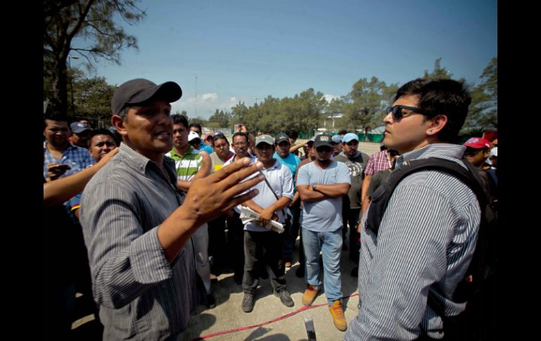 Trabajadores abren los tres accesos del puerto industrial de Ciudad del Carmen. SUN /